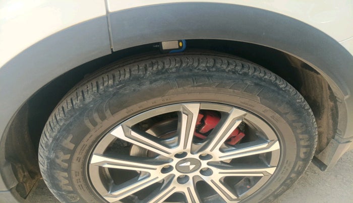 2024 Mahindra XUV700 AX 7 D AT 7 STR, Diesel, Automatic, 42,124 km, tyre