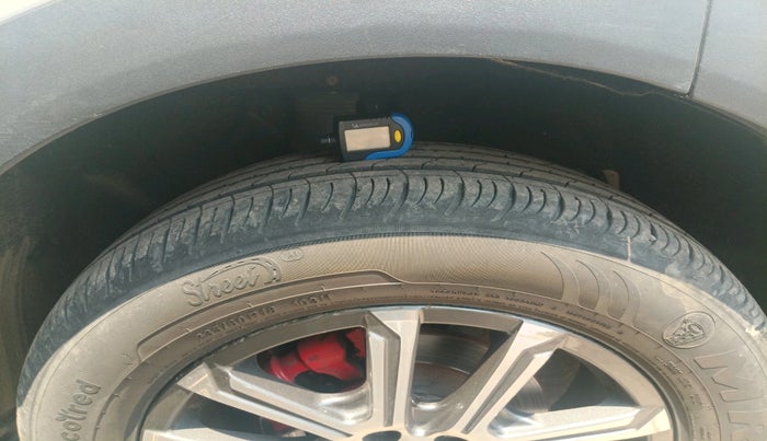 2024 Mahindra XUV700 AX 7 D AT 7 STR, Diesel, Automatic, 42,124 km, tyre