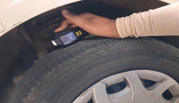 2012 Fiat Grand Punto DYNAMIC 1.3, Diesel, Manual, 1,05,783 km, tyre