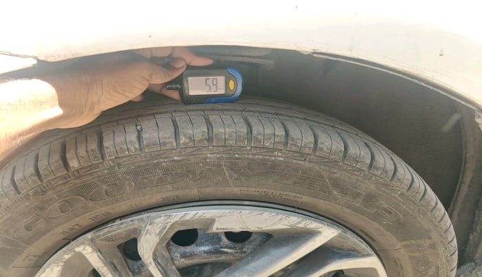 2016 Toyota Etios Liva GD, Diesel, Manual, 1,04,588 km, tyre