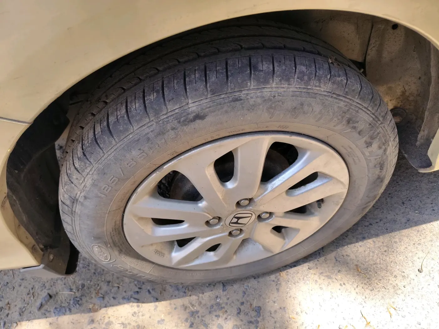 2014 Honda Mobilio 1.5L I-VTEC V, Petrol, Manual, 66,404 km, tyre