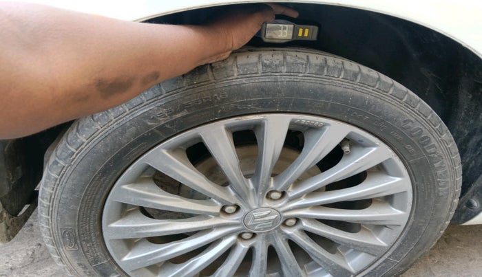 2015 Maruti Ciaz ZDI SHVS, Diesel, Manual, 1,21,876 km, tyre