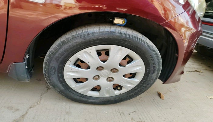 2013 Honda Amaze 1.2L I-VTEC S, Petrol, Manual, 1,08,903 km, tyre