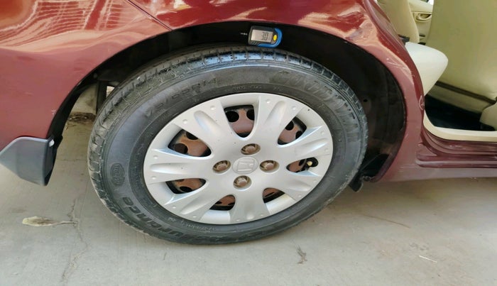 2013 Honda Amaze 1.2L I-VTEC S, Petrol, Manual, 1,08,903 km, tyre