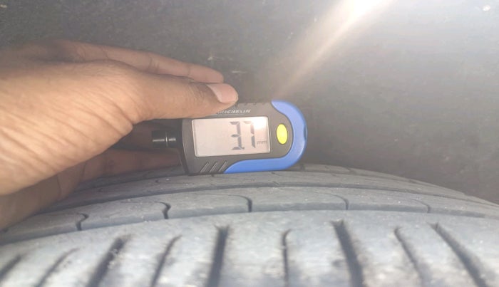 2014 Mercedes Benz E Class E 200 CGI AVANTGARDE, Petrol, Automatic, 62,705 km, tyre