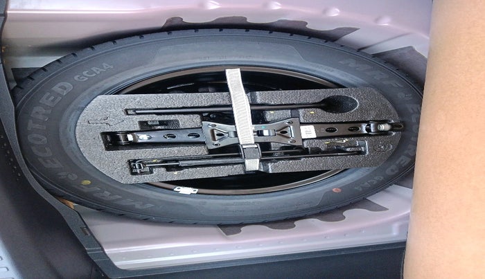 2025 Volkswagen TAIGUN HIGHLINE 1.0 TSI MT, Petrol, Manual, 1,235 km, tyre