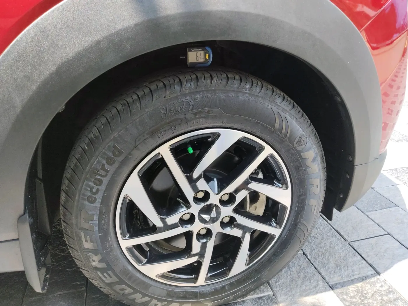 2024 Mahindra XUV 3XO AX5 1.2 L TCMPFI AT, Petrol, Automatic, 16,272 km, tyre