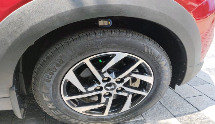 2024 Mahindra XUV 3XO AX5 1.2 L TCMPFI AT, Petrol, Automatic, 16,272 km, tyre