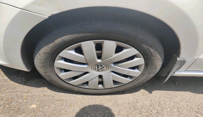 2016 Volkswagen Polo COMFORTLINE 1.2L, Petrol, Manual, 73,055 km, tyre