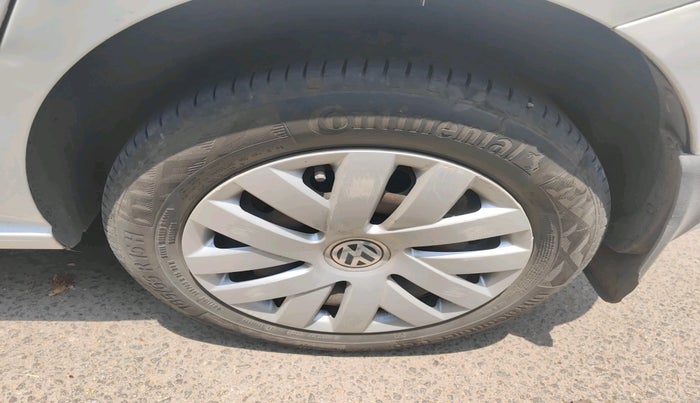 2016 Volkswagen Polo COMFORTLINE 1.2L, Petrol, Manual, 73,055 km, tyre