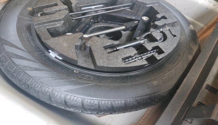 2016 Volkswagen Polo COMFORTLINE 1.2L, Petrol, Manual, 73,055 km, tyre