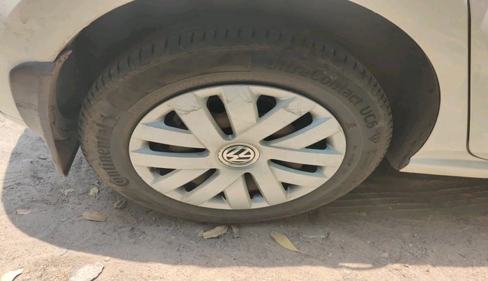 2016 Volkswagen Polo COMFORTLINE 1.2L, Petrol, Manual, 73,055 km, tyre