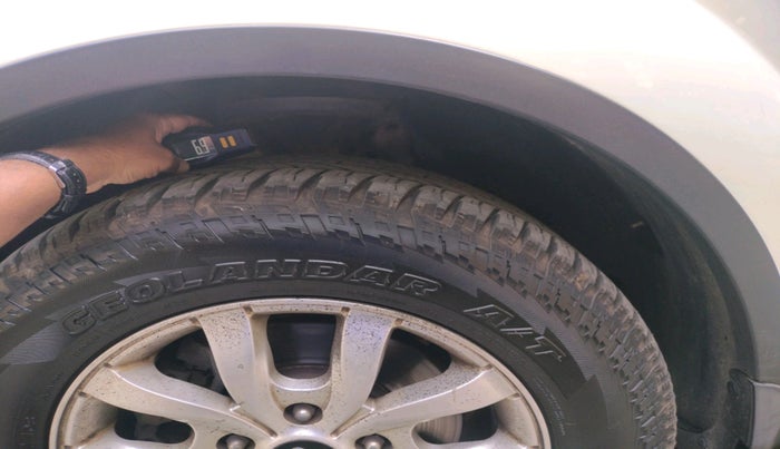 2015 Mahindra XUV500 W10, Diesel, Manual, 1,51,625 km, tyre