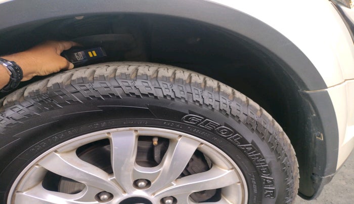 2015 Mahindra XUV500 W10, Diesel, Manual, 1,51,625 km, tyre