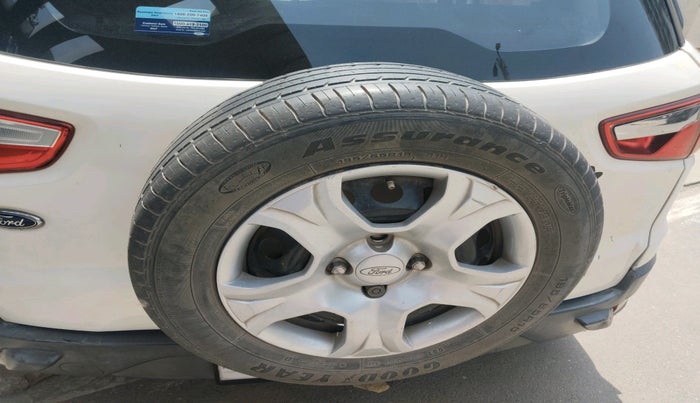 2016 Ford Ecosport AMBIENTE 1.5L DIESEL, Diesel, Manual, 1,69,370 km, tyre