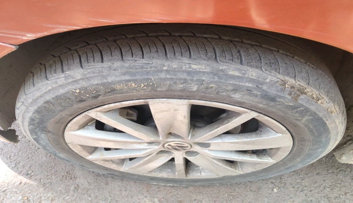 2014 Volkswagen Polo HIGHLINE1.5L, Diesel, Manual, 1,09,487 km, tyre