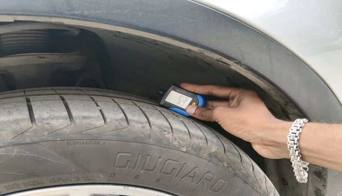 2006 BMW X3 3.0d, Diesel, Automatic, 1,13,276 km, tyre