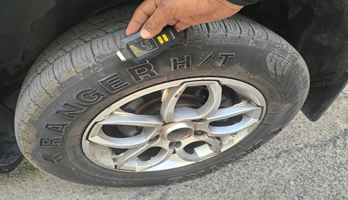 2017 Mahindra XUV500 W6, Diesel, Manual, 1,05,050 km, tyre