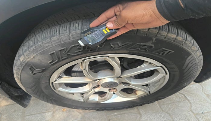 2017 Mahindra XUV500 W6, Diesel, Manual, 1,05,050 km, tyre