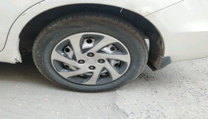 2015 Honda Amaze 1.2L I-VTEC E, CNG, Manual, 81,706 km, tyre