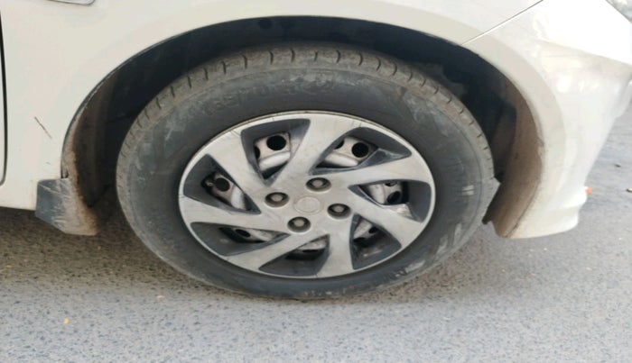 2015 Honda Amaze 1.2L I-VTEC E, CNG, Manual, 81,706 km, tyre