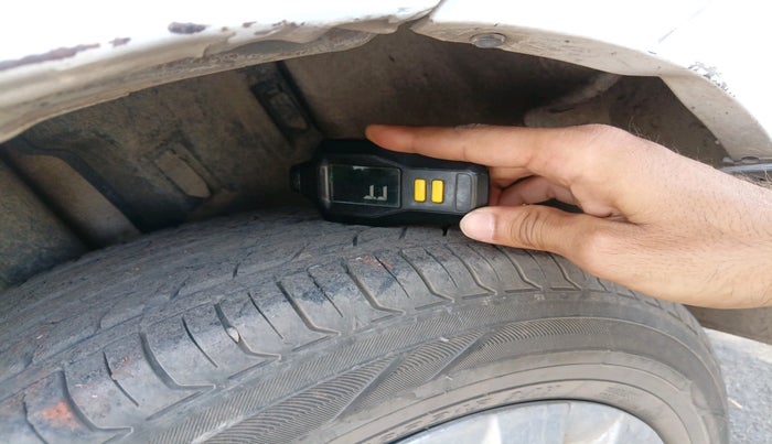 2015 Toyota Etios Liva GD, Diesel, Manual, 1,04,450 km, tyre