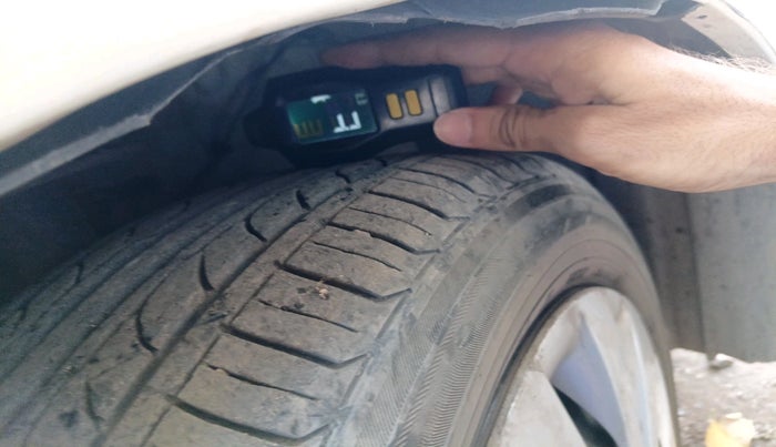 2015 Toyota Etios Liva GD, Diesel, Manual, 1,04,450 km, tyre