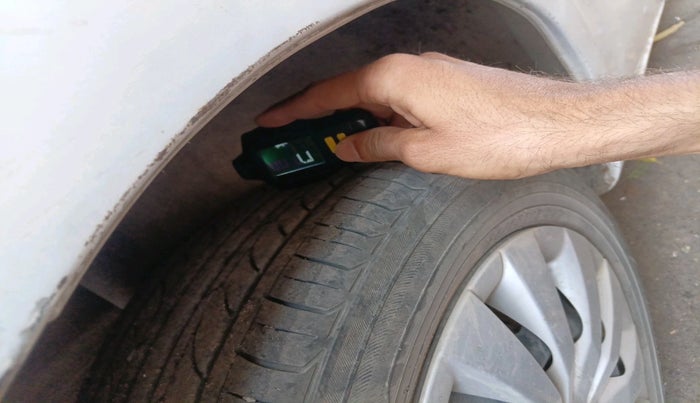 2015 Toyota Etios Liva GD, Diesel, Manual, 1,04,450 km, tyre