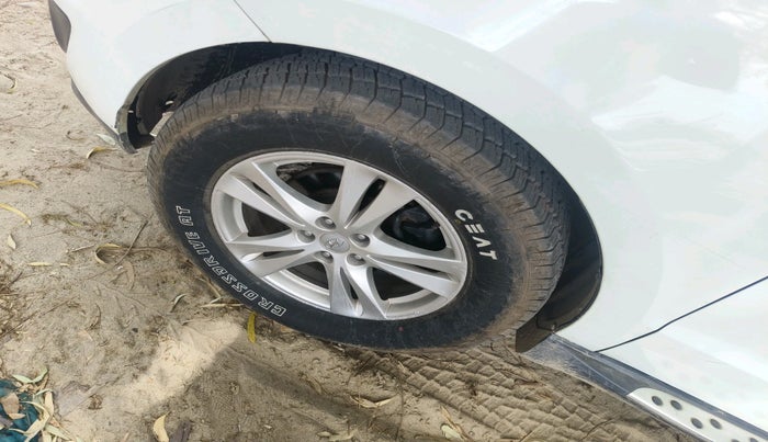 2012 Hyundai Santa Fe 2 WD, Diesel, Manual, 1,01,629 km, tyre