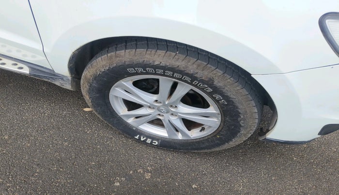 2012 Hyundai Santa Fe 2 WD, Diesel, Manual, 1,01,629 km, tyre