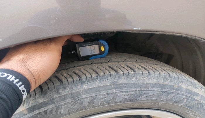 2012 Honda City 1.5L I-VTEC S MT, Petrol, Manual, 2,09,300 km, tyre