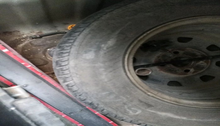 2006 Hyundai Accent VIVA CRDI, Diesel, Manual, 1,43,240 km, tyre