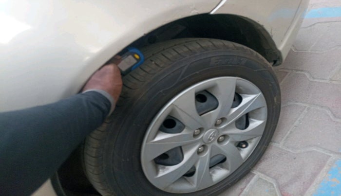 2006 Hyundai Accent VIVA CRDI, Diesel, Manual, 1,43,240 km, tyre