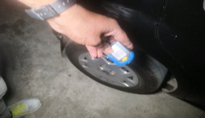 2011 Fiat Grand Punto DYNAMIC 1.3, Diesel, Manual, 2,06,074 km, tyre