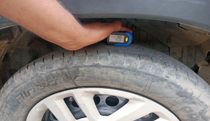 2017 Maruti Vitara Brezza VDI, Diesel, Manual, 83,811 km, tyre