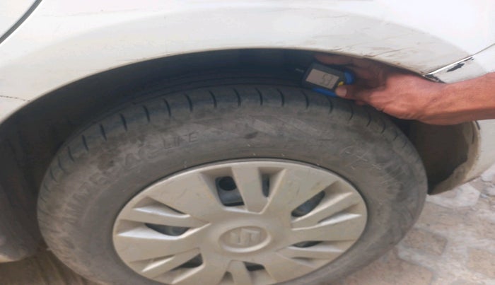 2012 Maruti Swift VXI, Petrol, Manual, 1,69,087 km, tyre