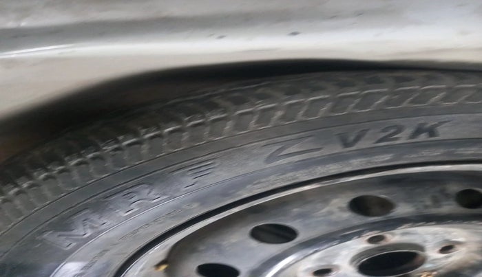 2012 Maruti Swift VXI, Petrol, Manual, 1,69,087 km, tyre