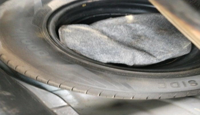 2020 Hyundai VENUE SX 1.4 CRDI, Diesel, Manual, 31,568 km, tyre