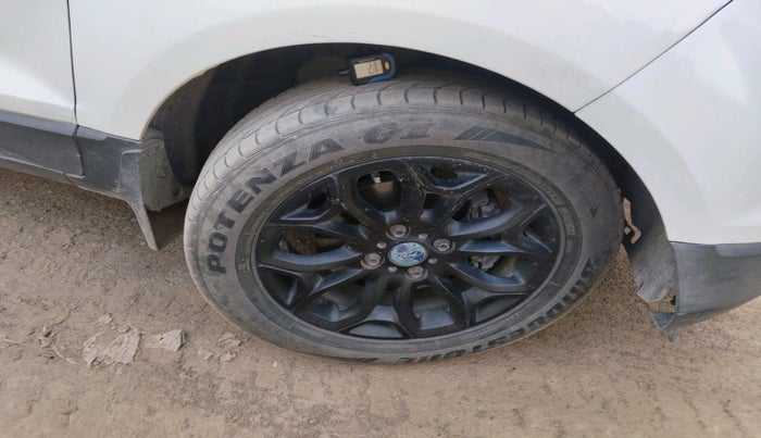 2015 Ford Ecosport TITANIUM 1.5L PETROL, Petrol, Manual, 1,99,117 km, tyre