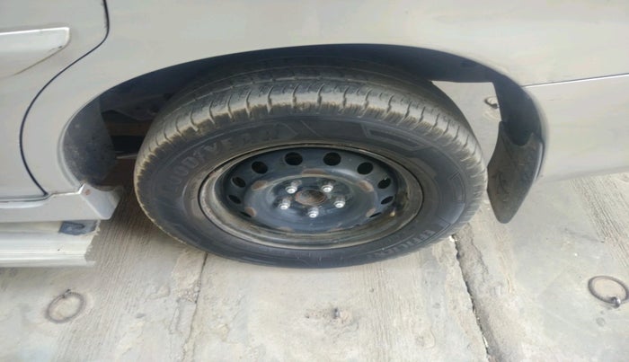 2013 Toyota Innova 2.5 GX 8 STR, Diesel, Manual, 2,62,801 km, tyre