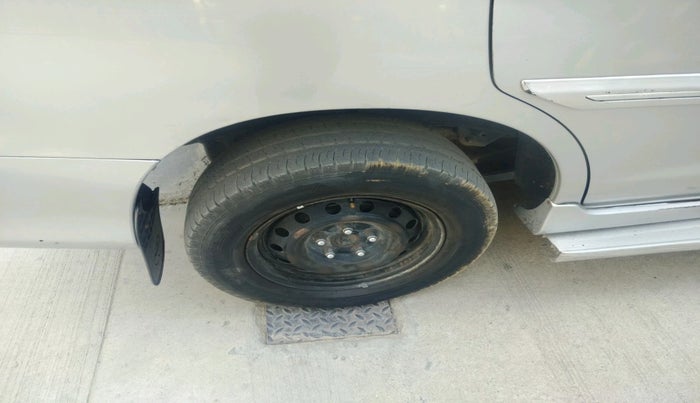 2013 Toyota Innova 2.5 GX 8 STR, Diesel, Manual, 2,62,801 km, tyre