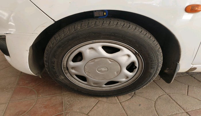 2015 Chevrolet Beat LT PETROL, Petrol, Manual, 44,233 km, tyre