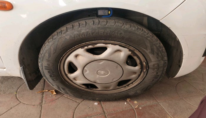 2015 Chevrolet Beat LT PETROL, Petrol, Manual, 44,233 km, tyre