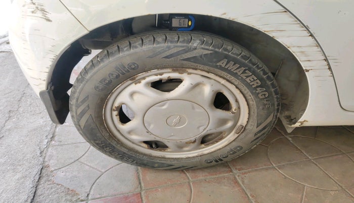 2015 Chevrolet Beat LT PETROL, Petrol, Manual, 44,233 km, tyre