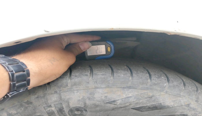 2013 Mahindra Verito 1.5 D6, Diesel, Manual, 1,78,206 km, tyre