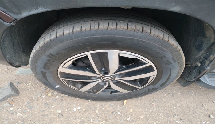 2019 Renault Duster RXS 1.5 PETROL MT, Petrol, Manual, 37,029 km, tyre