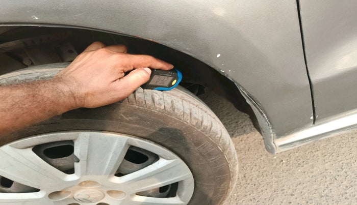 2010 Volkswagen Polo COMFORTLINE 1.2L PETROL, Petrol, Manual, 1,02,167 km, tyre