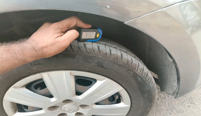 2010 Volkswagen Polo COMFORTLINE 1.2L PETROL, Petrol, Manual, 1,02,167 km, tyre