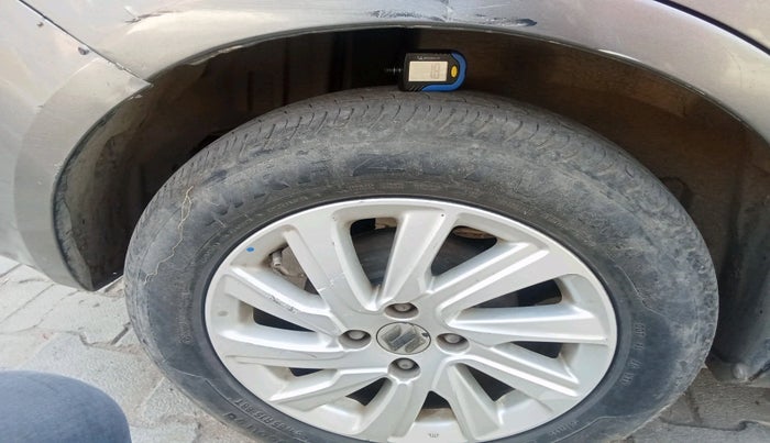 2015 Maruti Swift Dzire ZDI, Diesel, Manual, 1,23,050 km, tyre