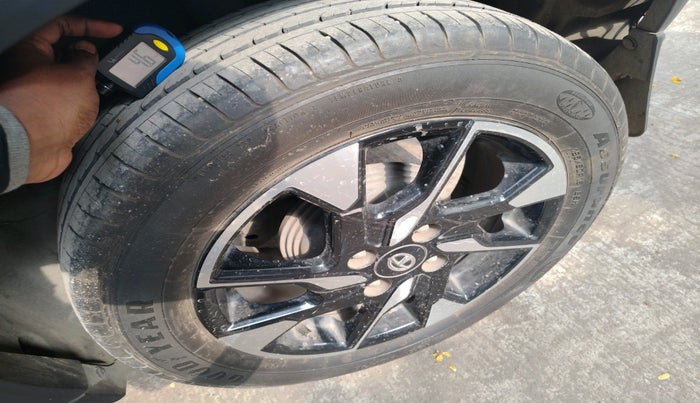 2023 Tata PUNCH ACCOMPLISHED MT, Petrol, Manual, 52,970 km, tyre